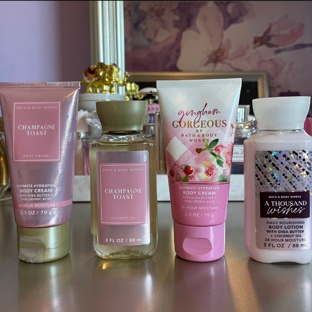 Bath & Body Works Pink and White Body Wash Set